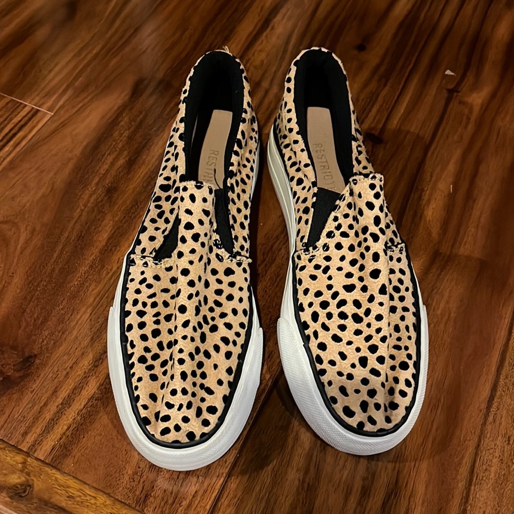 Cheetah print platform